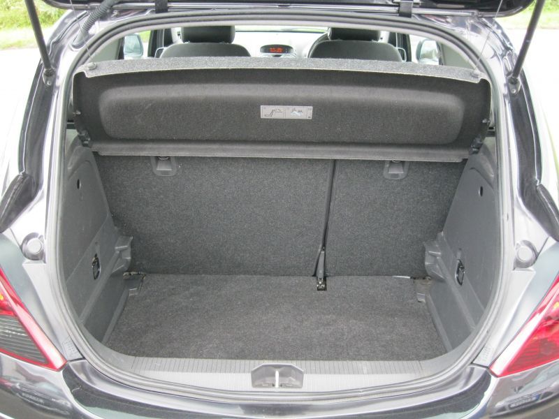 2011 Vauxhall Corsa 1.2 i 16v SXi 3dr image 10