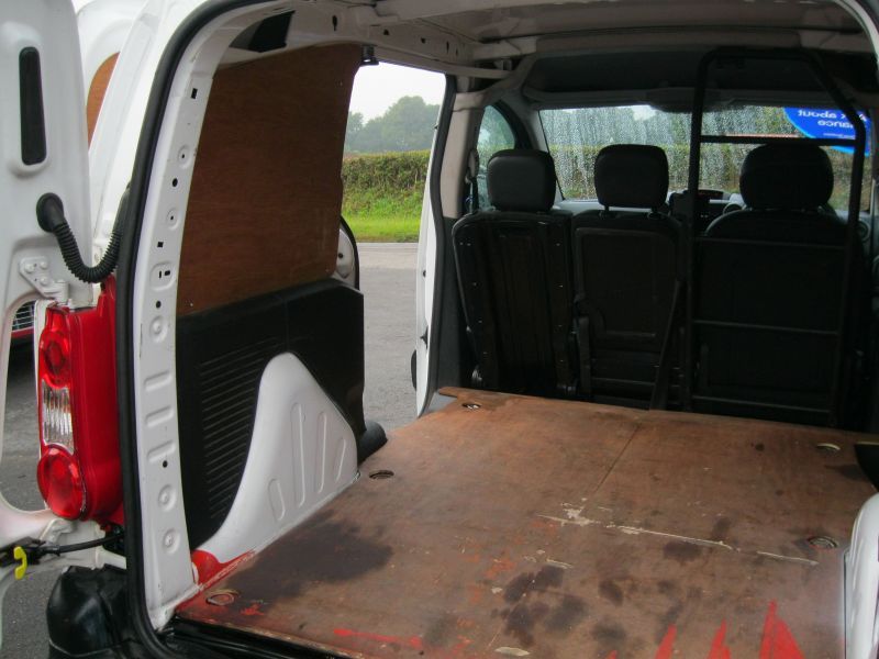 2010 Citroen Berlingo 1.6 HDi L1 625 LX 3dr image 8