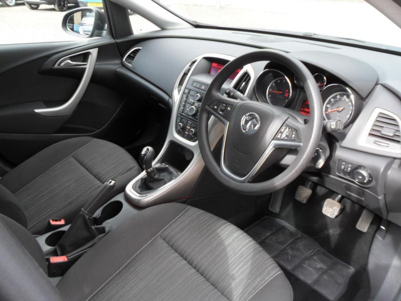 2010 Vauxhall Astra 1.6 5dr image 7