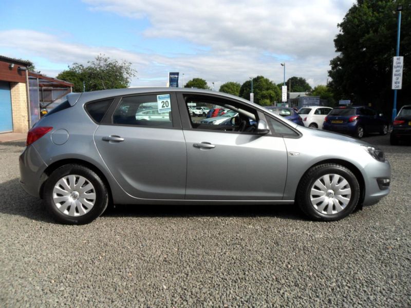 2013 Vauxhall Astra 1.7 Cdti Ecoflex S/S image 3