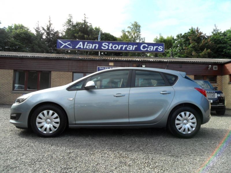 2013 Vauxhall Astra 1.7 Cdti Ecoflex S/S image 4