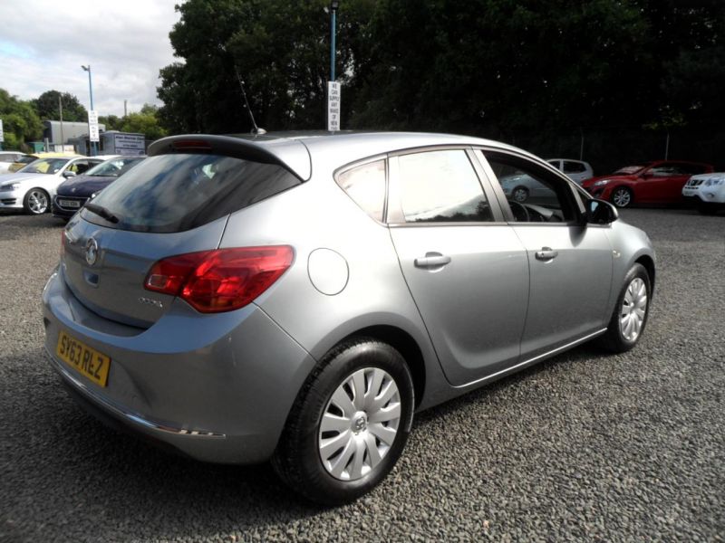 2013 Vauxhall Astra 1.7 Cdti Ecoflex S/S image 6