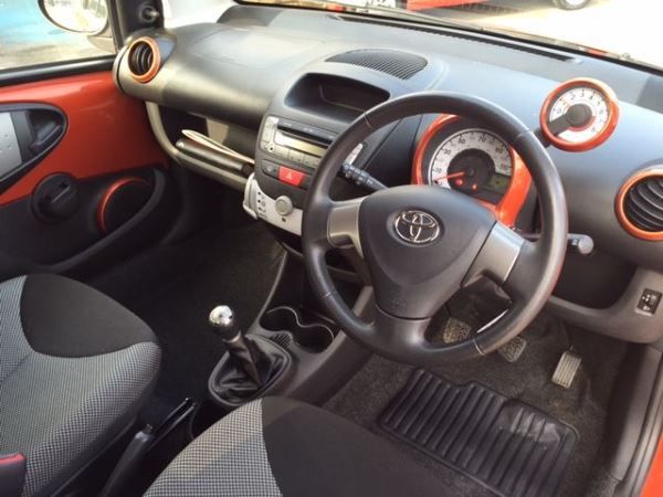 2012 Toyota AYGO 1.0 VVT-i image 7