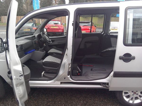 2010 Fiat Doblo 1.4 8V 5dr image 3