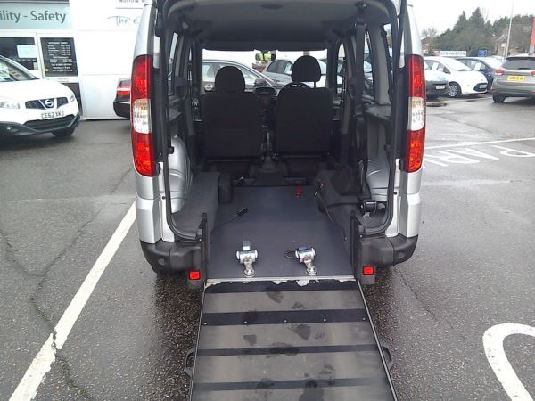 2010 Fiat Doblo 1.4 8V 5dr image 4