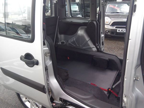 2010 Fiat Doblo 1.4 8V 5dr image 7