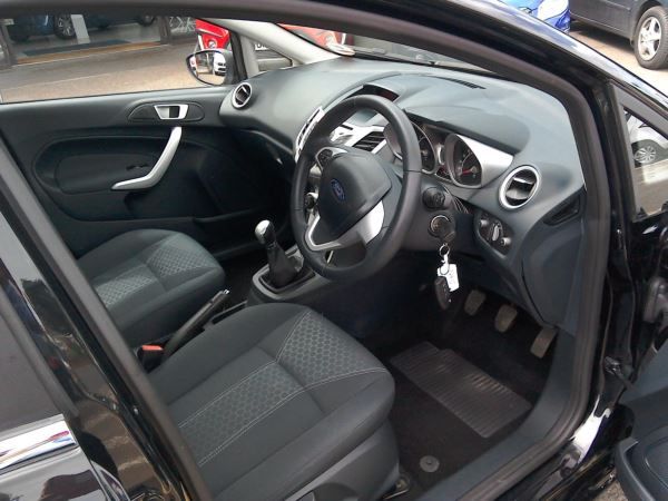 2011 Ford Fiesta 1.25 Zetec 5dr image 8