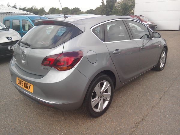 2013 Vauxhall Astra 2.0 CDTi 16V 5dr image 2