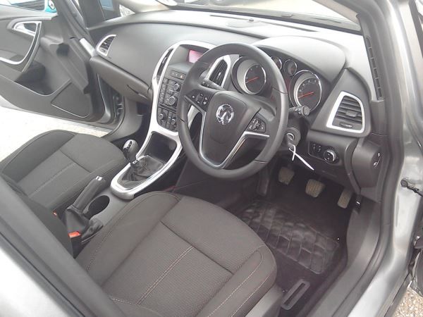 2013 Vauxhall Astra 2.0 CDTi 16V 5dr image 7