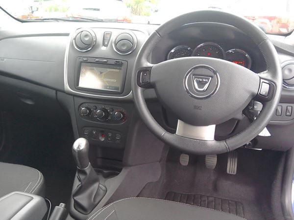 2013 Dacia Sandero 1.5 dCi 5dr image 5
