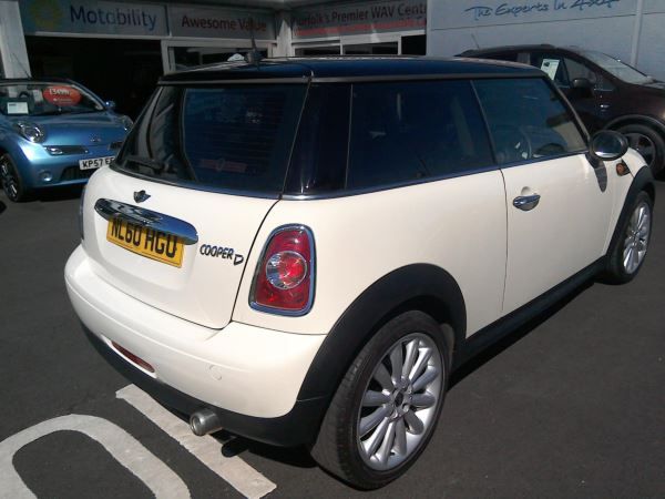 2010 MINI Hatch 1.6 Cooper D 3dr image 2