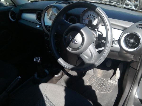 2010 MINI Hatch 1.6 Cooper D 3dr image 5