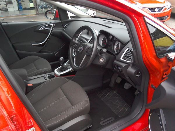 2012 Vauxhall Astra 2.0 CDTi 16V 5dr image 7