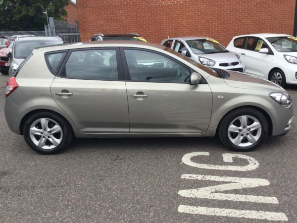 2012 Kia Ceed 1.6 CRDi 5dr image 2