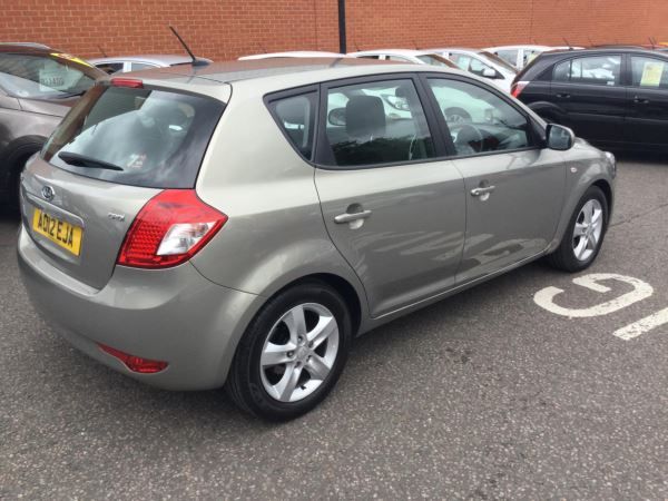 2012 Kia Ceed 1.6 CRDi 5dr image 3