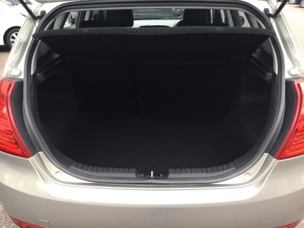 2012 Kia Ceed 1.6 CRDi 5dr image 5