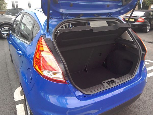 2013 Ford Fiesta 1.6 Zetec 5dr image 4