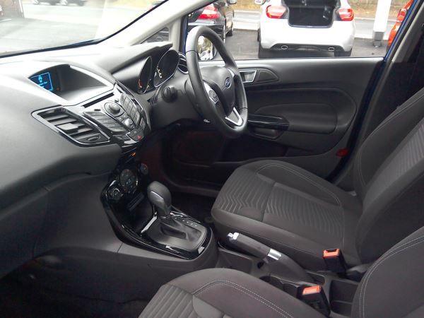 2013 Ford Fiesta 1.6 Zetec 5dr image 6