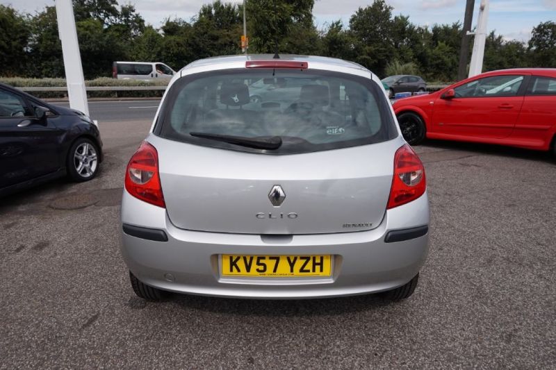 2007 Renault Clio 1.1 16V 3dr image 4