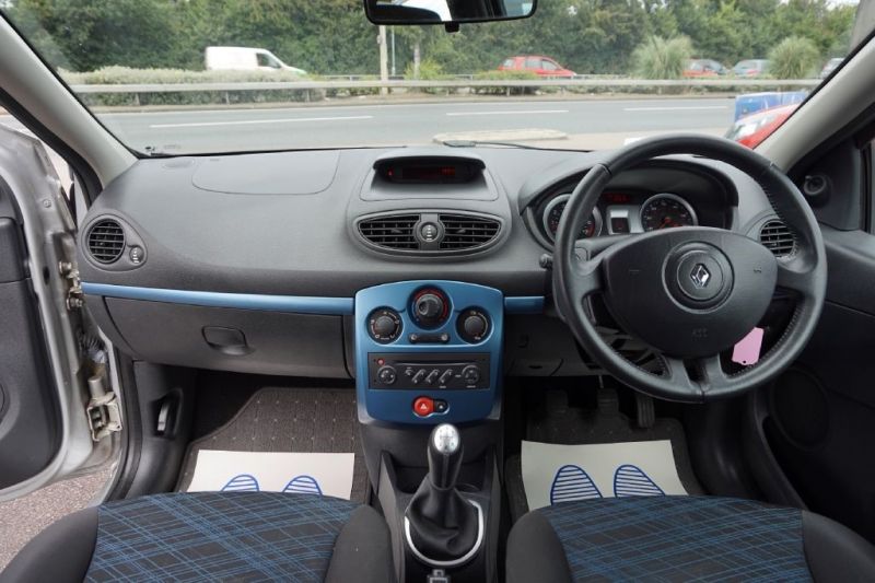 2007 Renault Clio 1.1 16V 3dr image 9