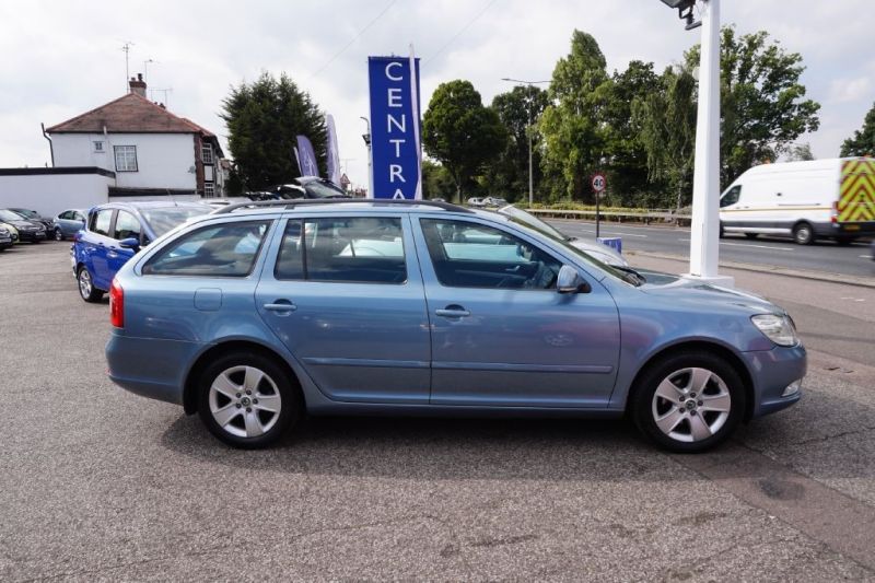 2010 Skoda Octavia 1.6 TDI 5dr image 4