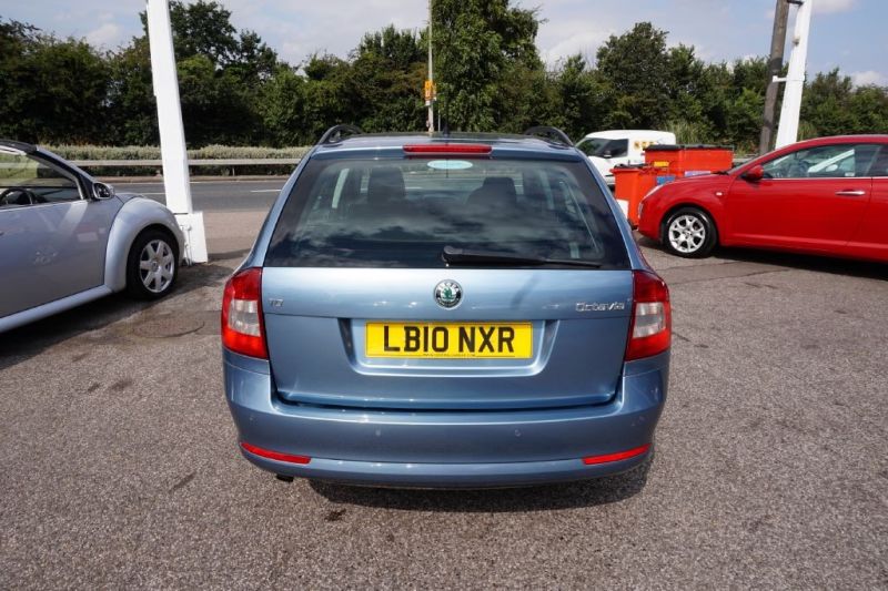 2010 Skoda Octavia 1.6 TDI 5dr image 5