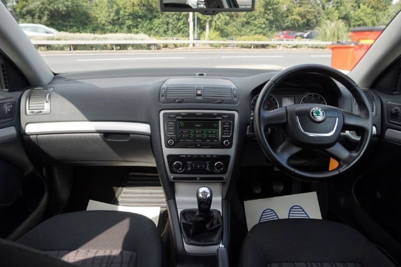 2010 Skoda Octavia 1.6 TDI 5dr image 9