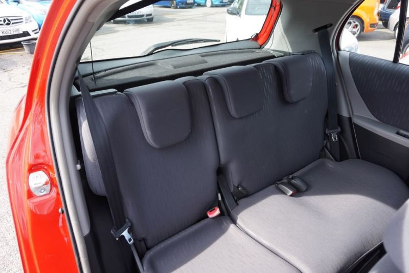 2009 Toyota Yaris 1.3 TR VVT-I 5dr image 7