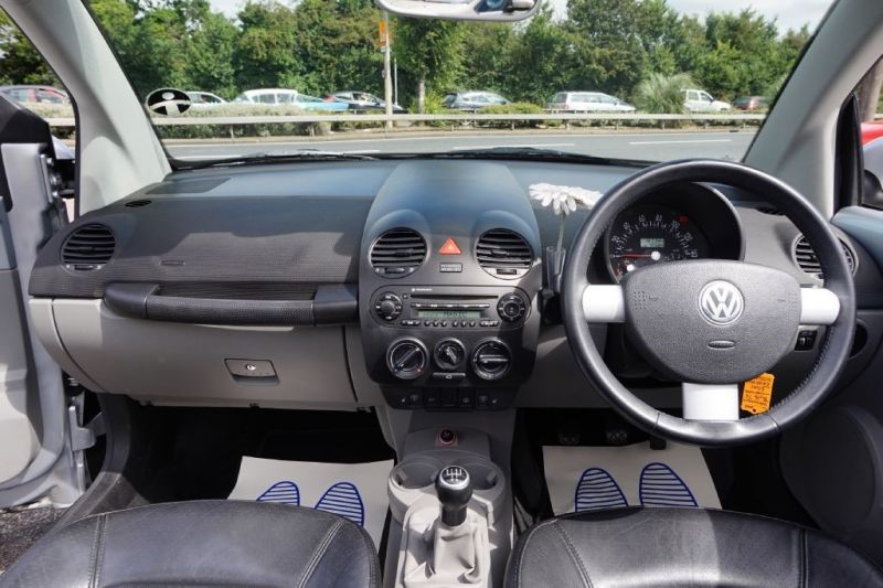 2005 VW Beetle 1.6 2dr image 10