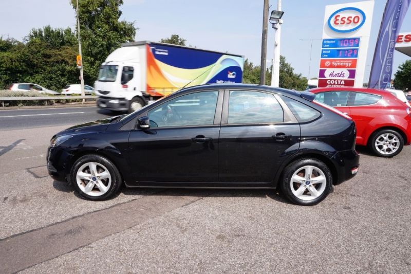 2010 Ford Focus 1.6 Zetec 5dr image 3