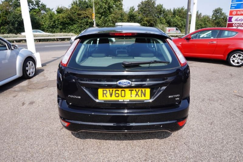 2010 Ford Focus 1.6 Zetec 5dr image 4