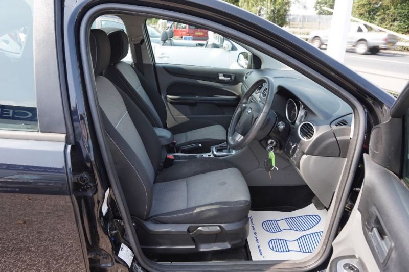 2010 Ford Focus 1.6 Zetec 5dr image 6