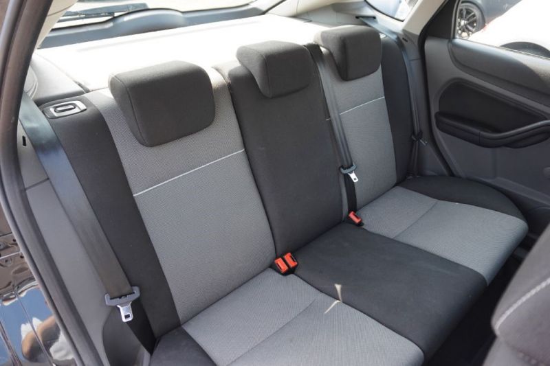 2010 Ford Focus 1.6 Zetec 5dr image 7