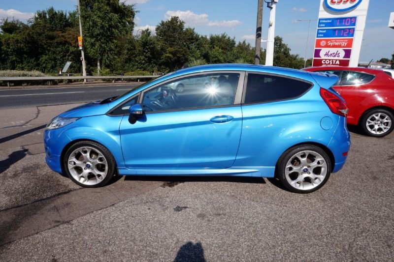 2009 Ford Fiesta 1.6 Zetec 3dr image 3