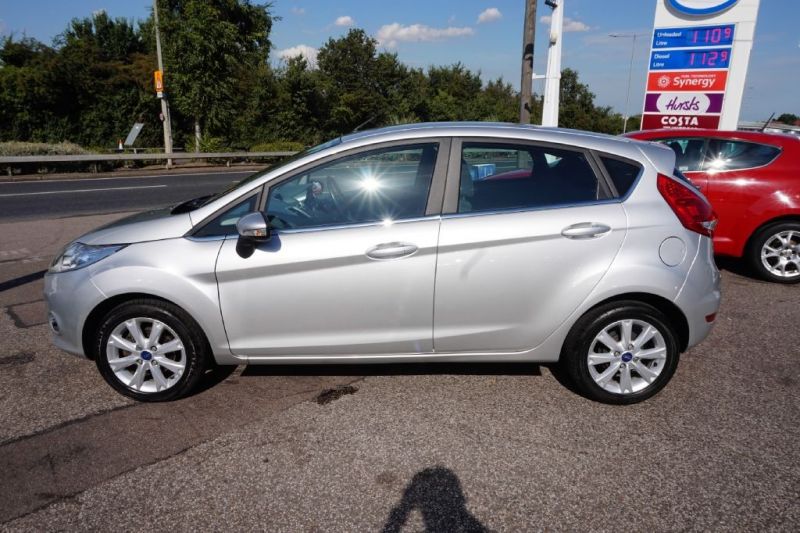 2011 Ford Fiesta 1.4 Zetec 16V 5dr image 3