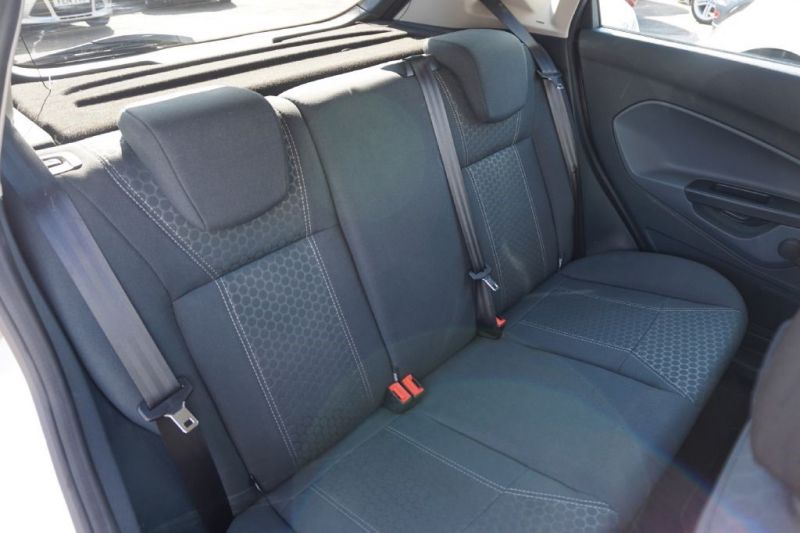 2011 Ford Fiesta 1.4 Zetec 16V 5dr image 7