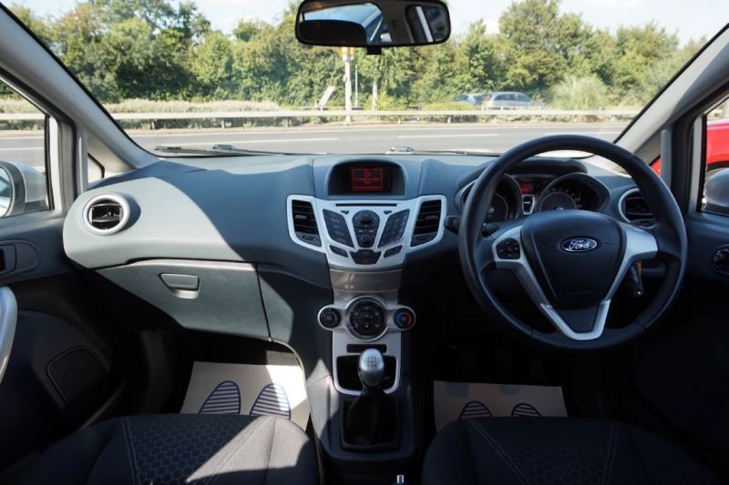 2011 Ford Fiesta 1.4 Zetec 16V 5dr image 9