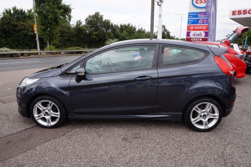 2010 Ford Fiesta 1.6 Zetec S TDCI 3dr image 3