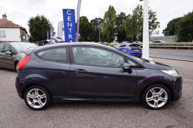 2010 Ford Fiesta 1.6 Zetec S TDCI 3dr image 5