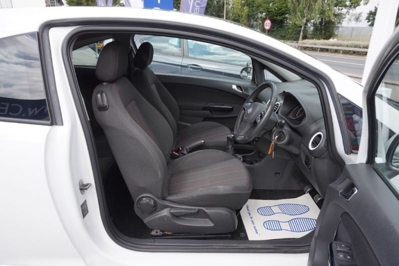 2011 Vauxhall Corsa 1.2 3dr image 6
