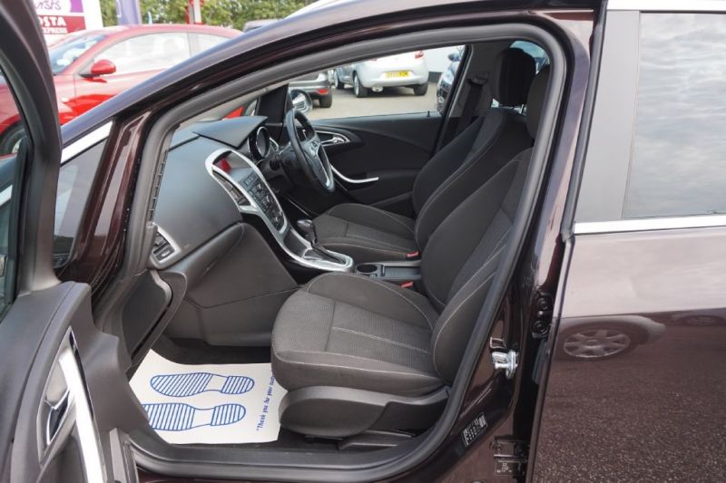 2012 Vauxhall Astra 1.6 SRI CDTI 5dr image 8