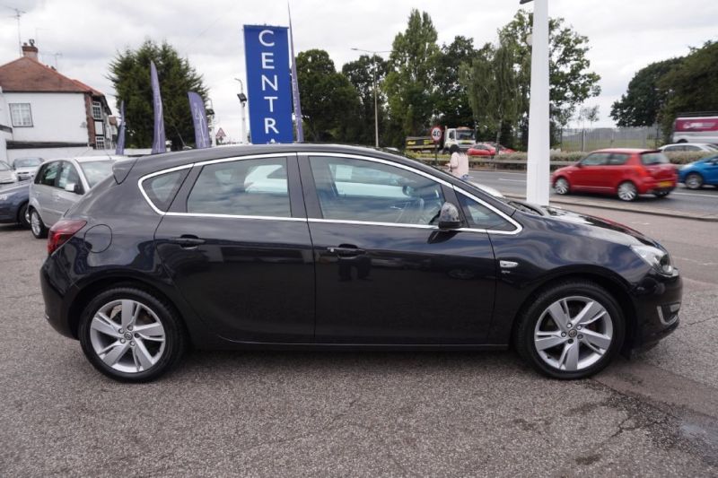 2013 Vauxhall Astra 1.6 SRI 5dr image 4