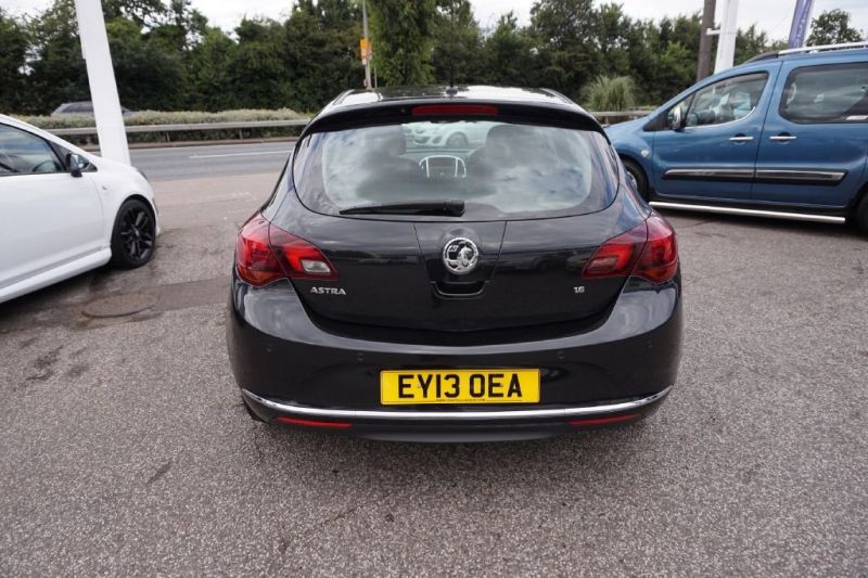 2013 Vauxhall Astra 1.6 SRI 5dr image 5