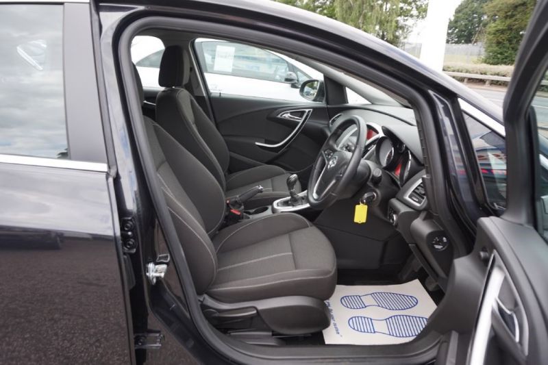 2013 Vauxhall Astra 1.6 SRI 5dr image 6