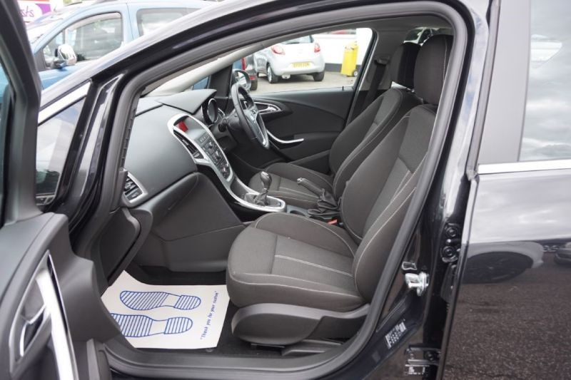 2013 Vauxhall Astra 1.6 SRI 5dr image 8