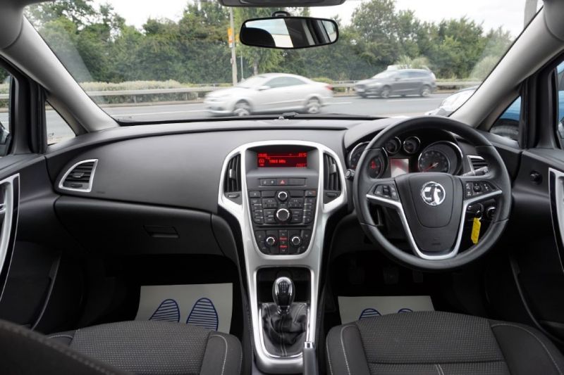2013 Vauxhall Astra 1.6 SRI 5dr image 9
