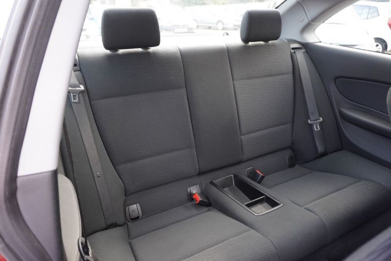 2011 BMW 1 Series 118d 2.0 ES 2dr image 7