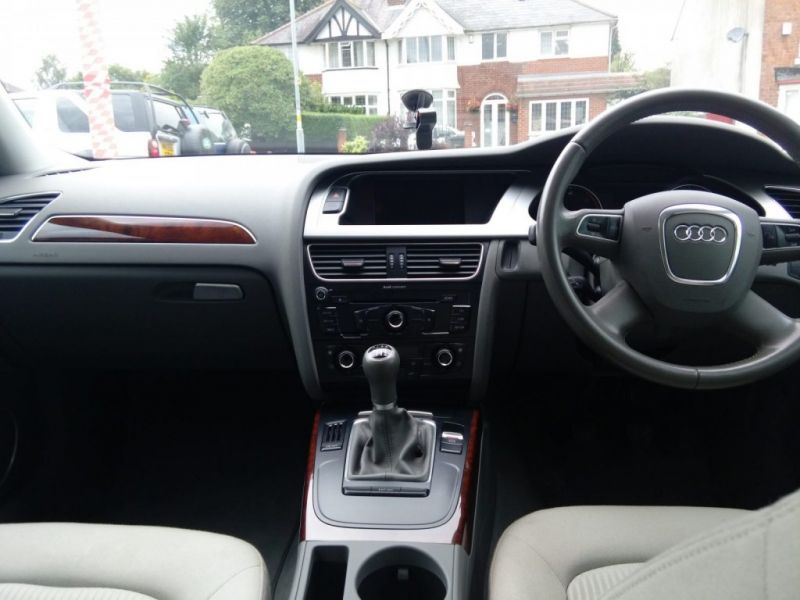 2010 Audi A4 Avant 2.0 TDi SE image 8