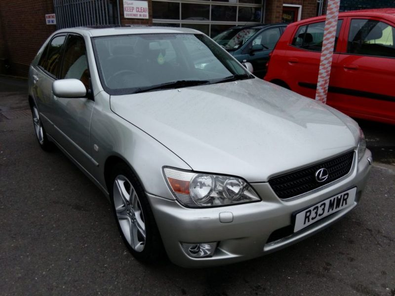 2003 Lexus IS 200 2.0 SE image 1
