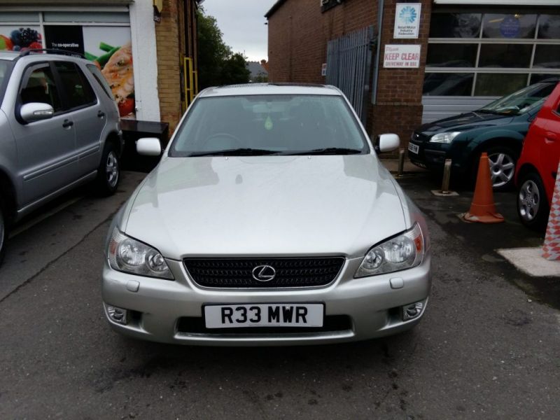 2003 Lexus IS 200 2.0 SE image 2